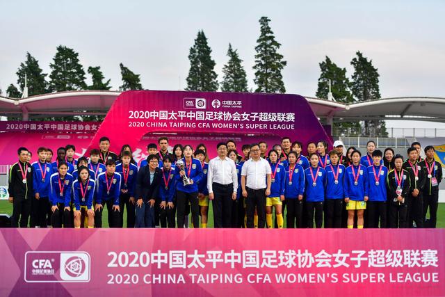 多纳鲁马与妻子在意大利举行婚礼 哈兰德携女友出席